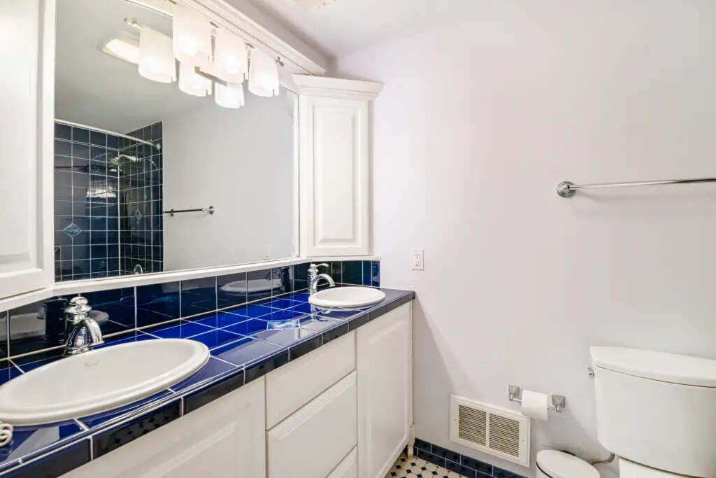 8830 Old Courthouse Road 3rd Floor Bathroom