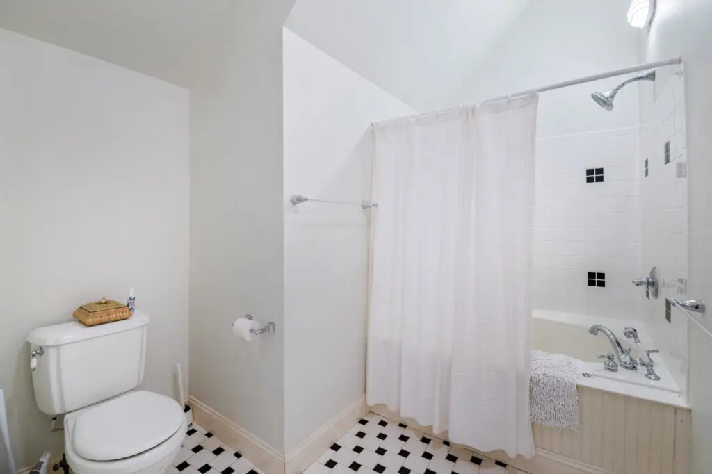 8830 Old Courthouse Road Primary Bath #1