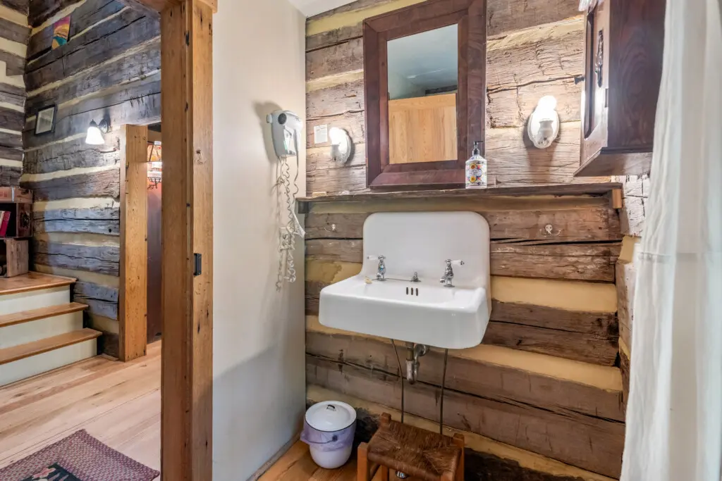 6950 Heards Mountain Road Bathroom #1 2