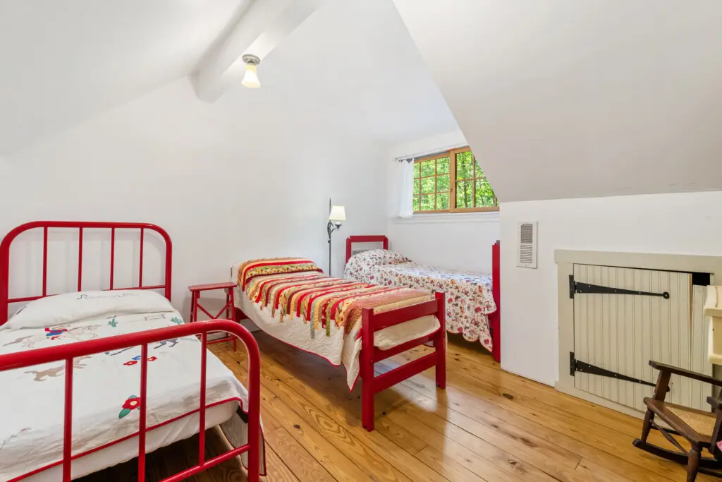 6950 Heards Mountain Road Kids Room 1