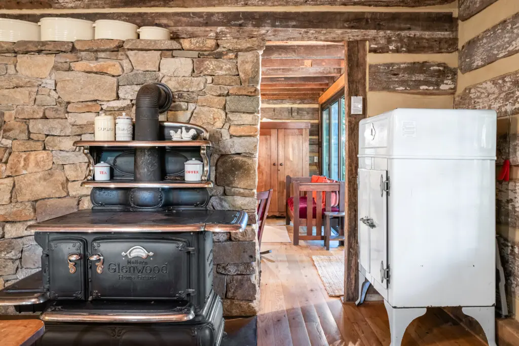6950 Heards Mountain Road Kitchen 10