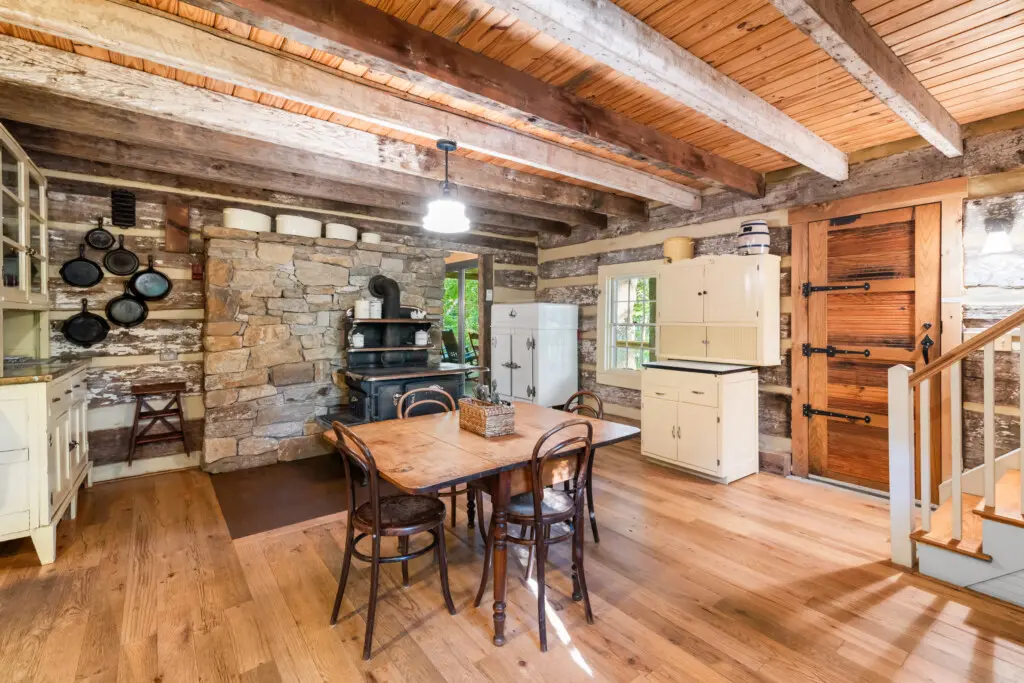 6950 Heards Mountain Road Kitchen 4