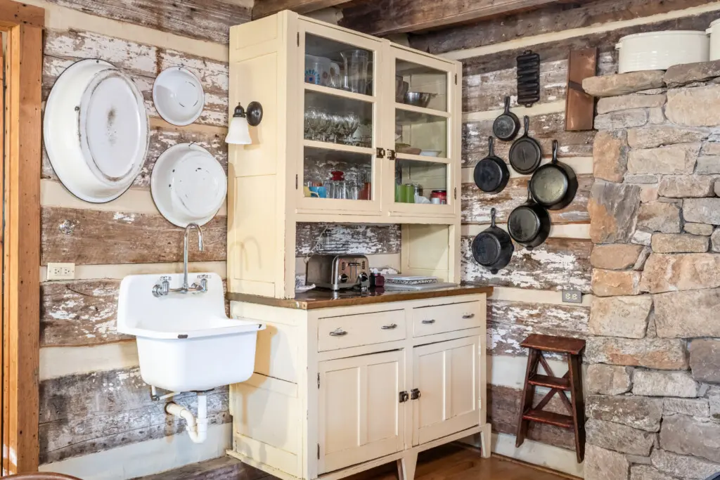 6950 Heards Mountain Road Kitchen 8