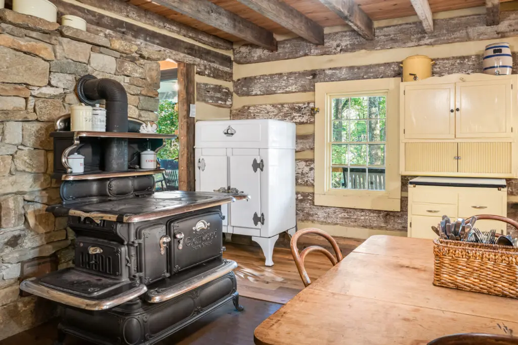 6950 Heards Mountain Road Kitchen 9