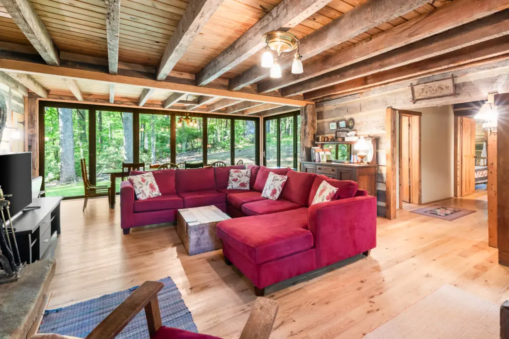 6950 Heards Mountain Road Living Room