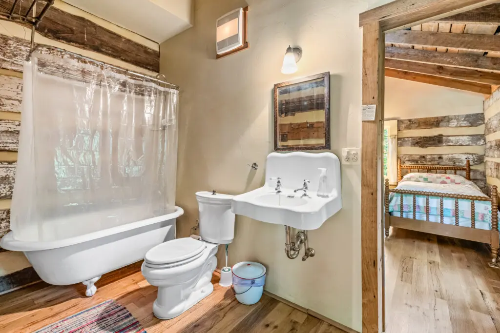 6950 Heards Mountain Road Owners Bathroom 1