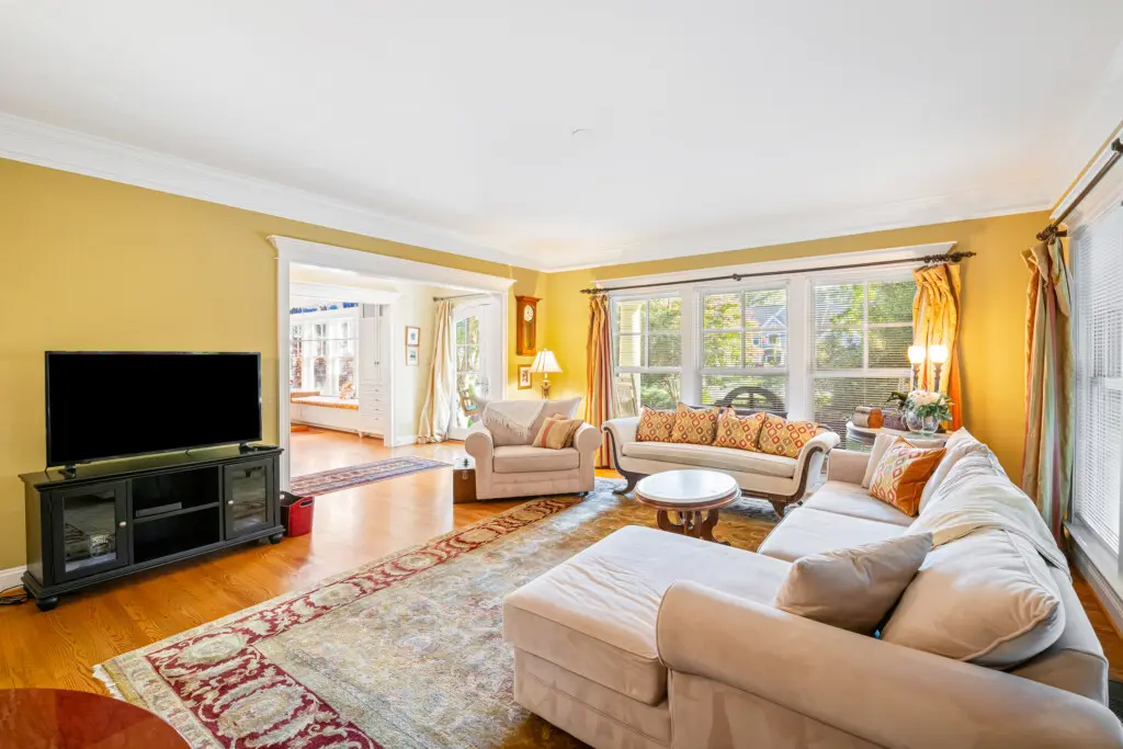 8830 Old Courthouse Road Living Room 3