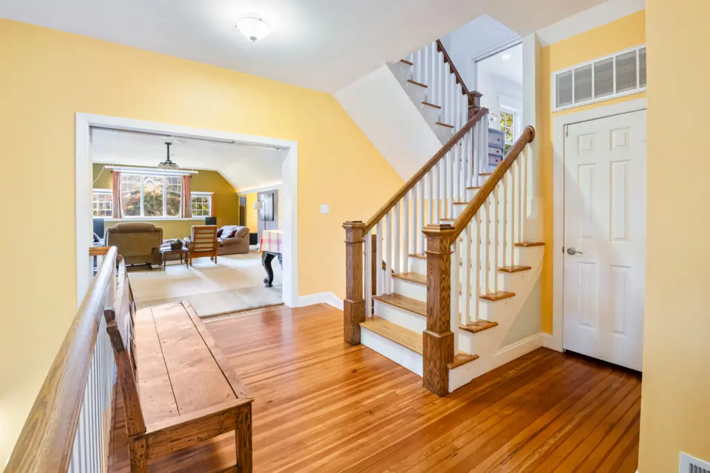 8830 Old Courthouse Road Second Floor Hallway