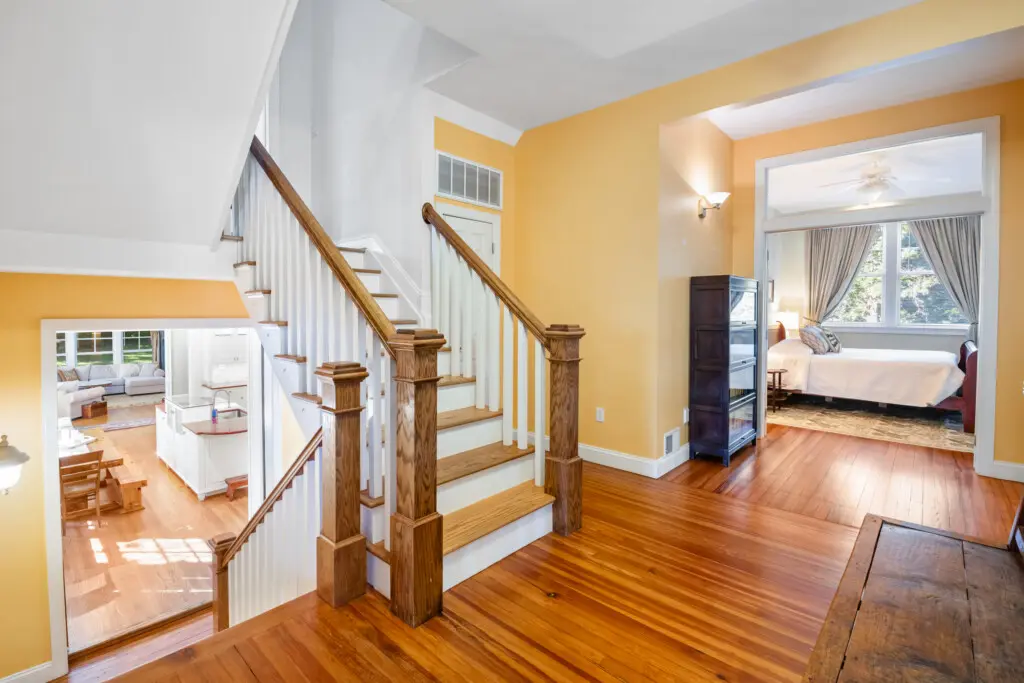8830 Old Courthouse Road Second Floor Hallway 2