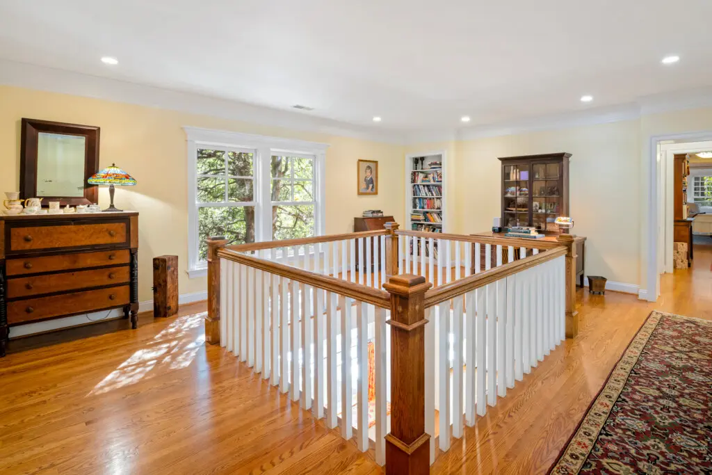 8830 Old Courthouse Road Upper Hallway 2
