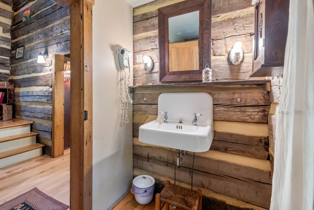 6950 Heards Mountain Road Bathroom #1 2