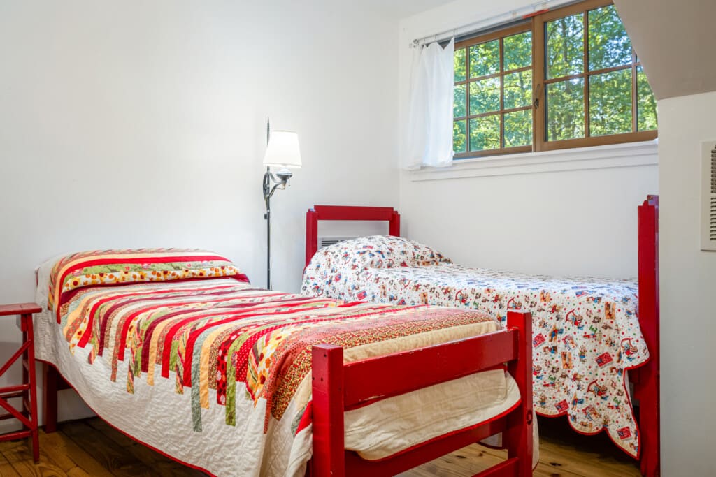 6950 Heards Mountain Road Kids Room 3