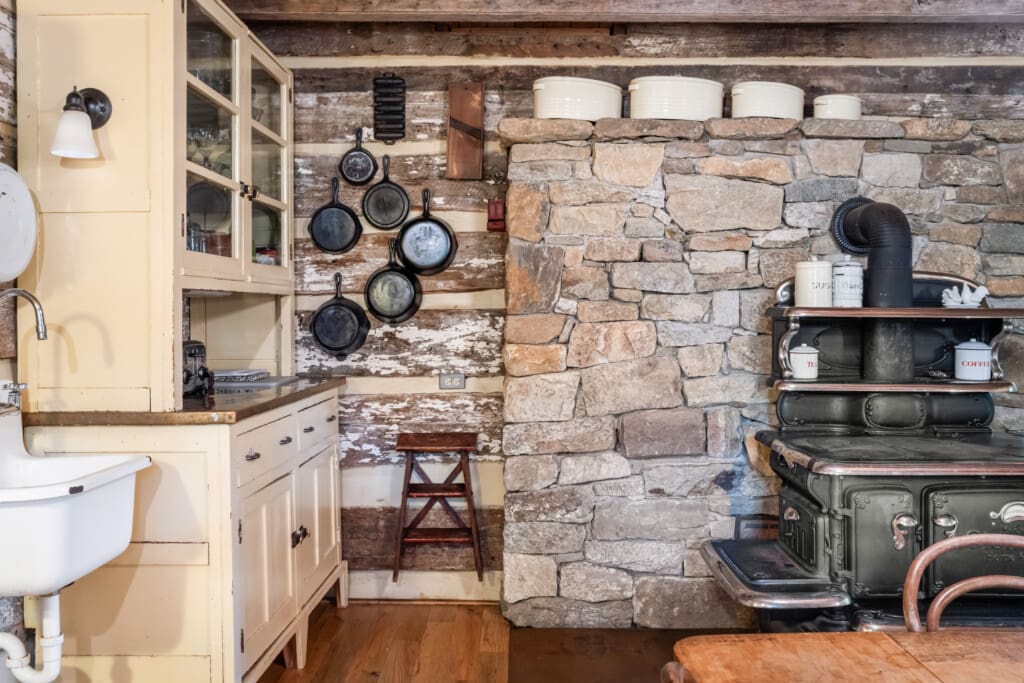 6950 Heards Mountain Road Kitchen 7