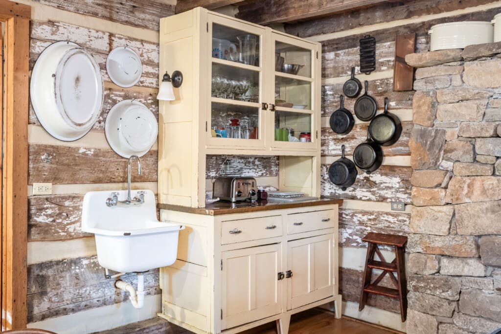 6950 Heards Mountain Road Kitchen 8