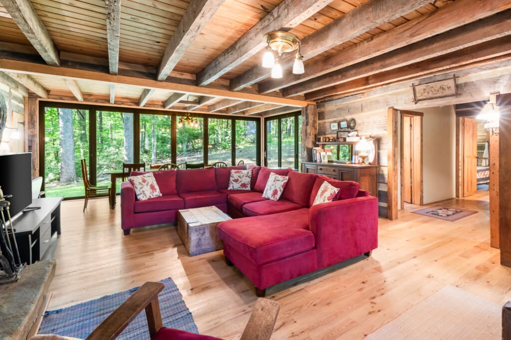6950 Heards Mountain Road Living Room