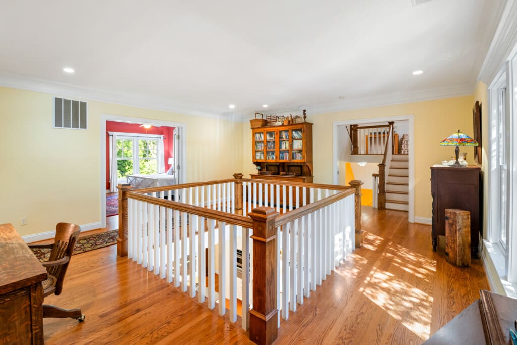 8830 Old Courthouse Road Upper Hallway 3